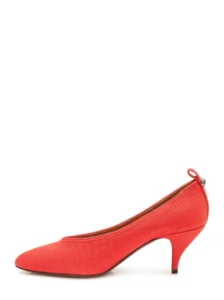 Pump with Pointed Toe and Mid Heel