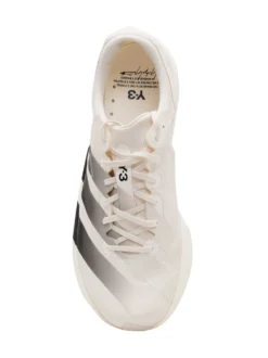 Running sneakers with dynamic design